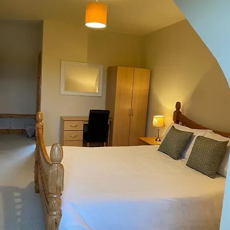Racecourse Apartment
